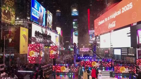 New_Year’s_countdown_2025__LIVE_ball_drop_in_New_York