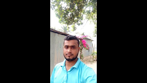 গ্রামের বাড়িতে কলাগাছ পরিদর্শন করলাম