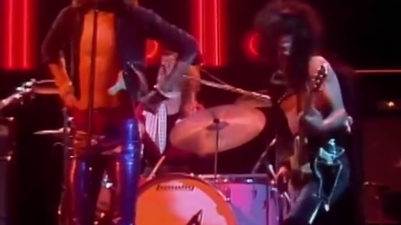 Personality Crisis ~ The New York Dolls ( Live )