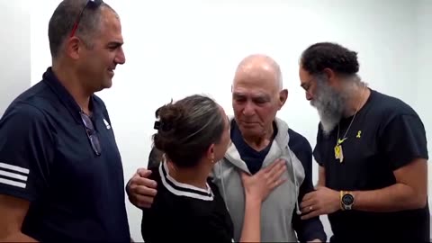 Released Israeli hostage cries as he holds his children