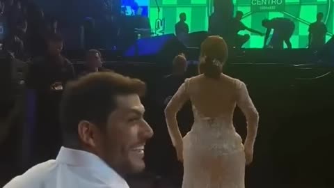 WEDDING DRESS TWERKING