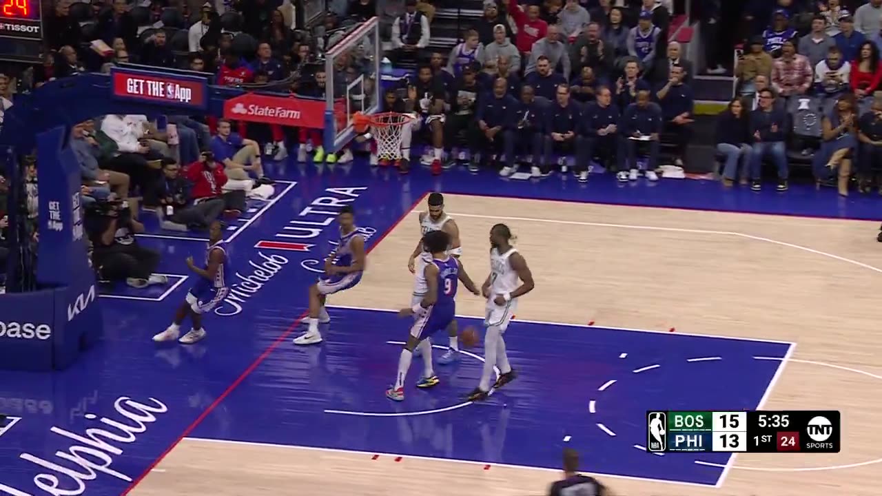 NBA - Maxey making things happen on both ends 🔒💥