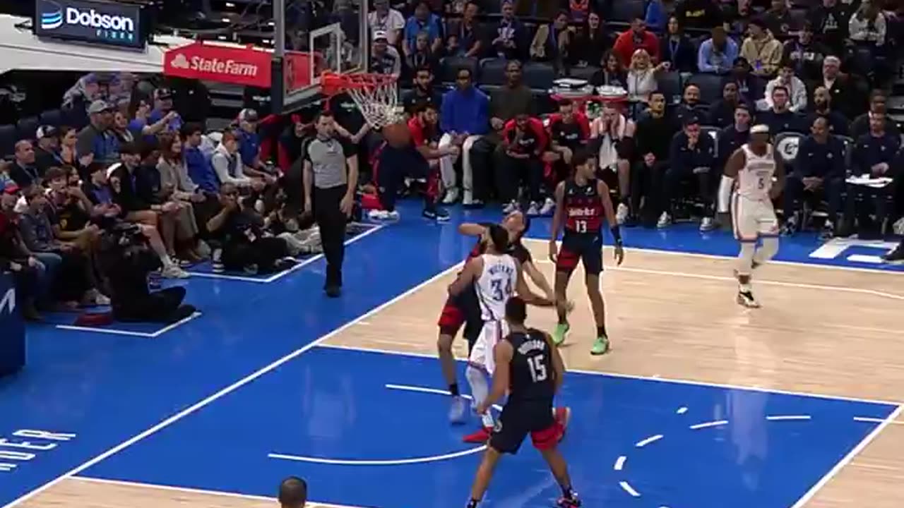 "UNREAL! Shai spins and sinks the one-legged fadeaway! 🔥 38 PTS and he's not done yet!"