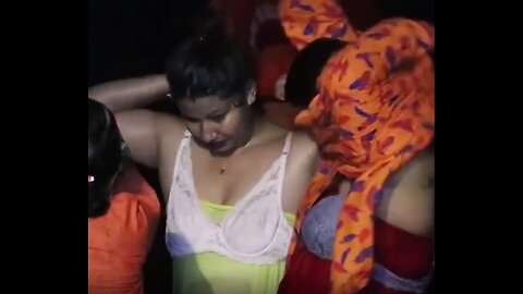 Young men and women are still bathing together 🥰 Vairal Video 📸📸