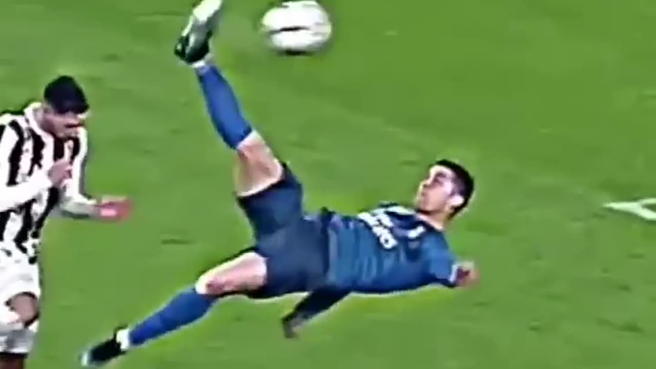 Ronaldo Bicycle Kick | Football | Ronaldo | Messi #shorts #viral #trending