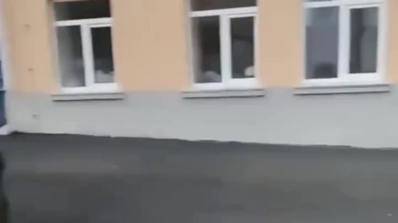🤡In occupied Mariupol, authorities paved the sidewalk with tarmac together with the trees