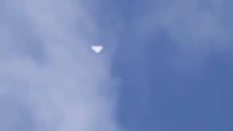 🚨 MASSIVE TRIANGULAR CRAFT SPOTTED OVER HOLLAND 🚨