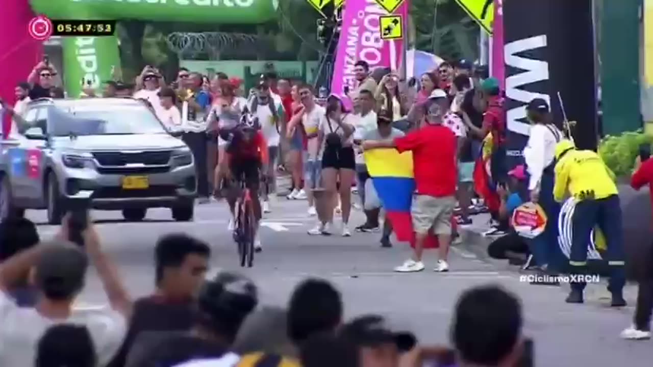 Egan Bernal, the Colombian won the road test to win the TWO national titles of 2025. 🚴🏼‍♀️🇨🇴