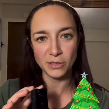 Mamela Fiallo, de Gateway Hispanic, te desea una Feliz Navidad.