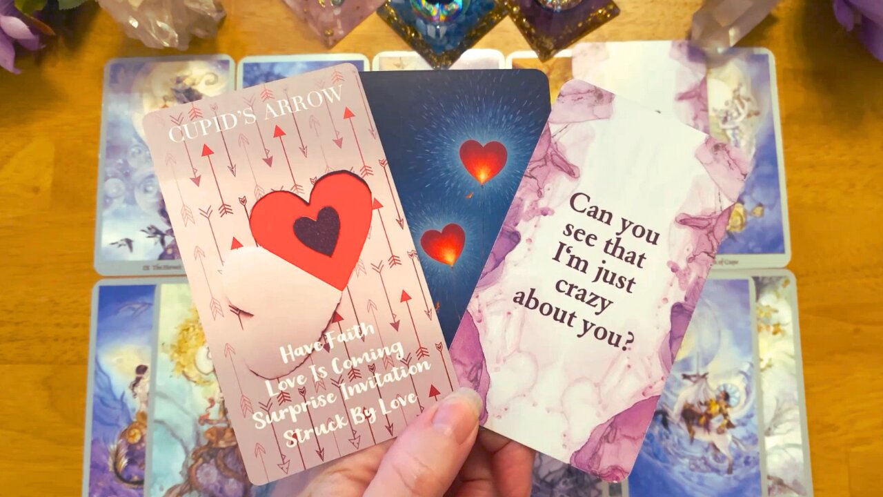 SOMEONE IS HEAD OVER HEELS IN LOVE WITH YOU ♥️ (TWIN FLAME SOULMATE SP) 🔥 LOVE READING 😘