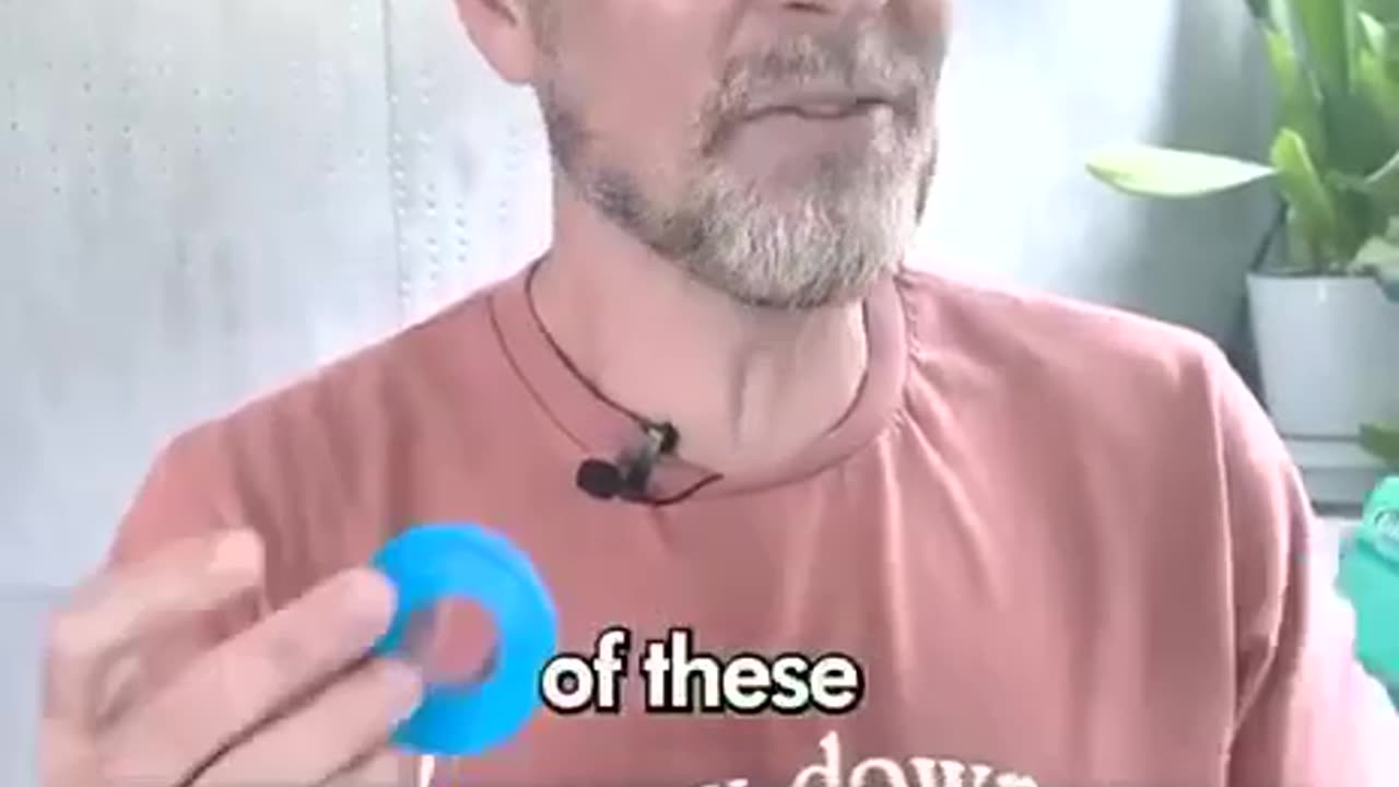 🦷 WHATS IN YOUR DENTAL FLOSS.......🤔
