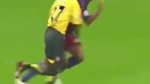 Ronaldinho Humiliates Messi😁