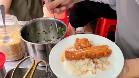 Breakfast on a Budget: How to Score the Cheapest Vietnamese Street Food in Local Markets!