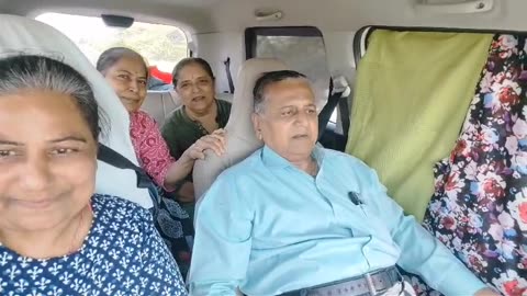 girnar jatra karva gaya masti karta karta mama mami masi maa