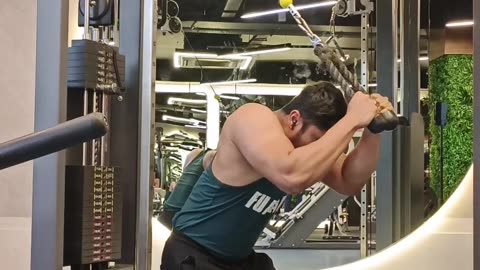 Triceps Exercise: Overhead Rope Extension