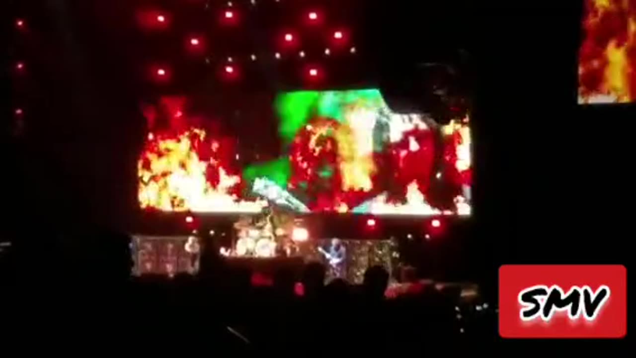 #ShittyMillennialVideos 📱📹🎬 Black Sabbath ⛪ - Iron Man 🤖 @ Sunlight Supply Ridgefield, WA 09/13/16