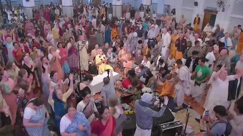 Beautiful Hare Krishna Kirtan at ISKCON