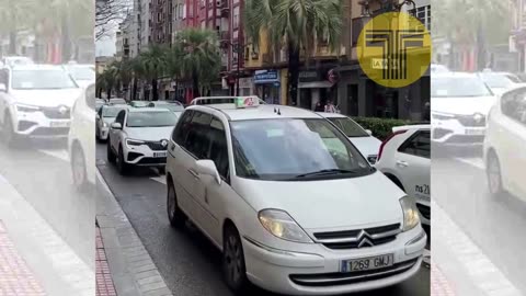 Protesta de los taxistas de Zaragoza por la llegada de Bolt