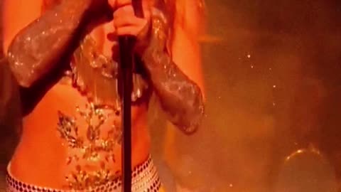 Shakira's Stunning Belly Dance Performance
