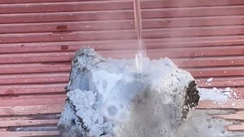 "🔥 Carbon + Water: Epic Reaction Experiment!