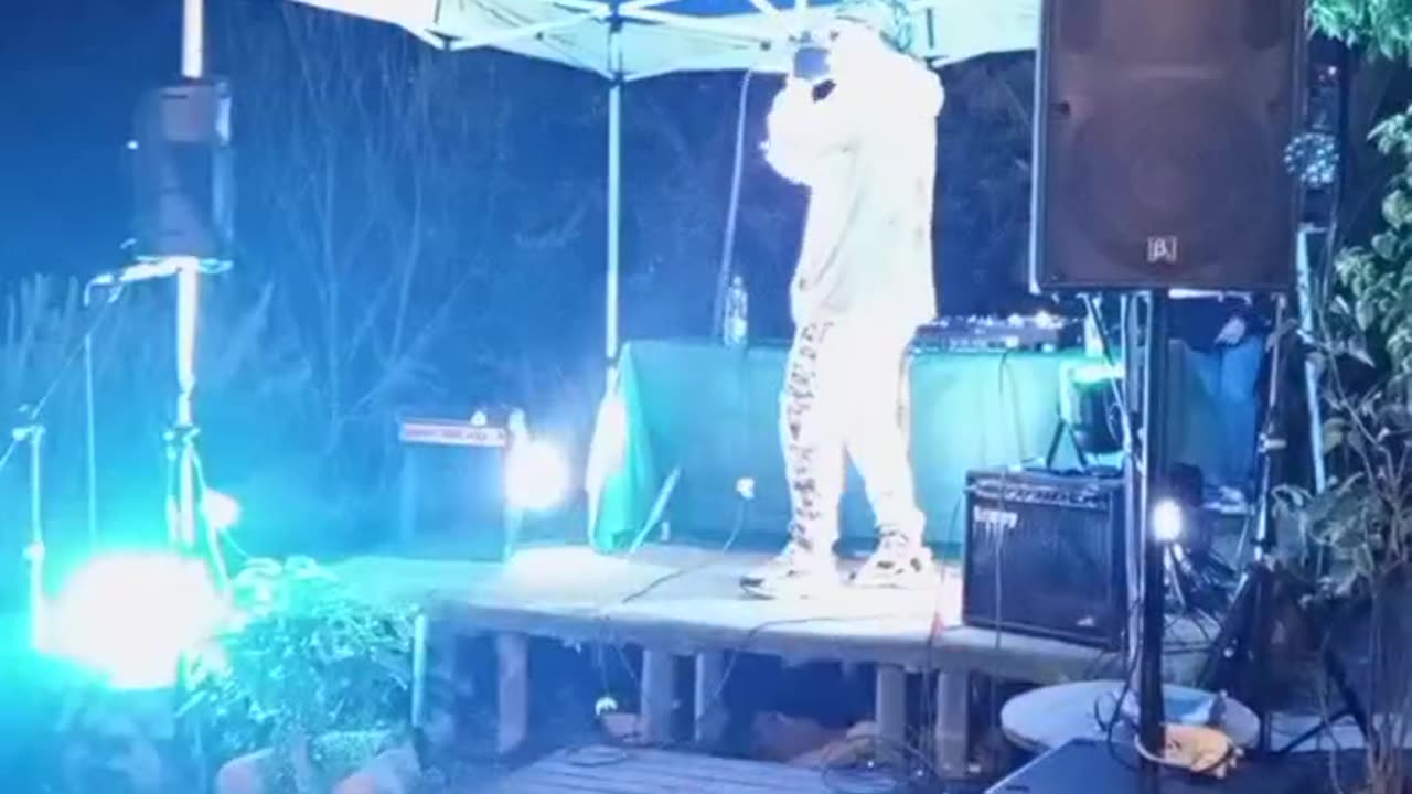 Mc Flama despertando a las masas