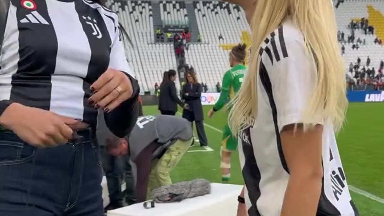 Just two friends meeting at the Allianz Stadium 🫂🤩