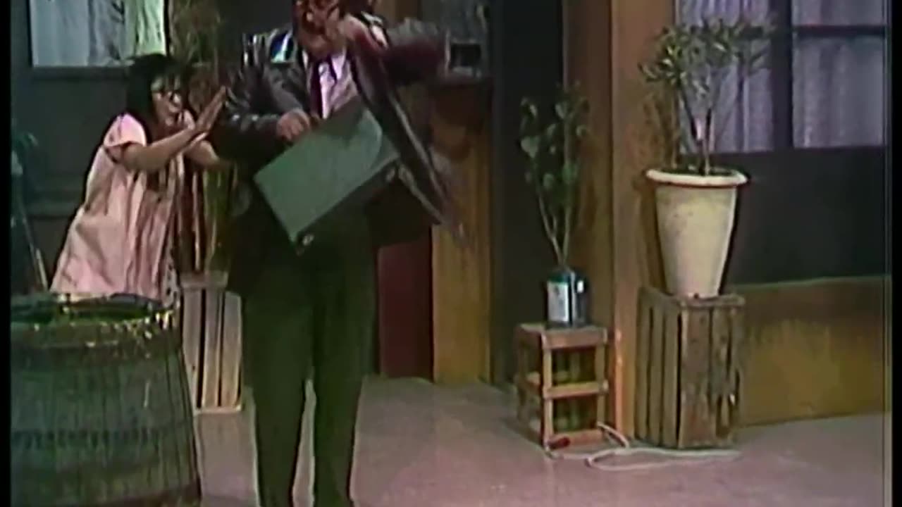 Chaves #04 - A troca - O dedo-duro - O surto de catapora (1973)