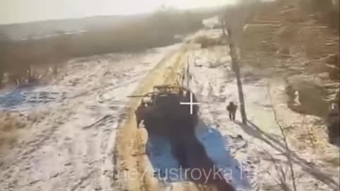 🇷🇺🇺🇦A Ukrainian BTR-4E armored personnel carrier gets hit