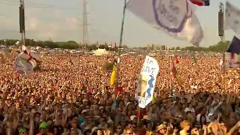 Shakira_-_Waka_Waka___Live_Glastonbury_2010