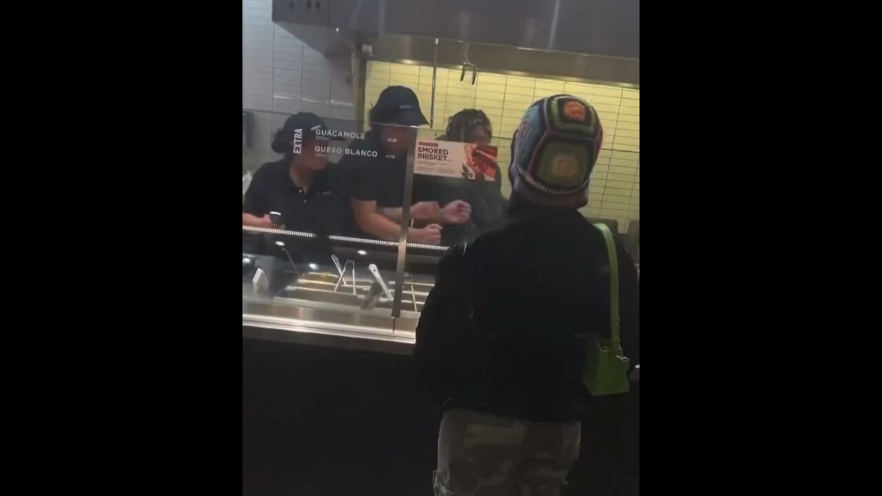 Woman Gets Mad At Portion Sizes At Chipotle & Goes Behind The Counter To Make Her Own Food 😳😩