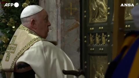 GIUBILEO 2025,Papa Francesco apre la Porta Santa della Basilica della Madre Terra Pachamama dando inizio al giubileo2025 della chiesa cattolica romana pagana,l'indulgenza non è possibile passando una porta e poi andare a idolatrare statue e immagini