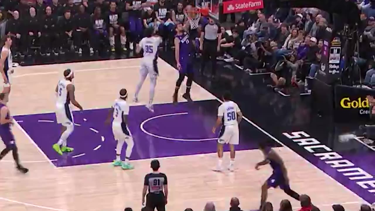 NBA - Zach LaVine getting acquainted with Sabonis QUICKLY 💥
