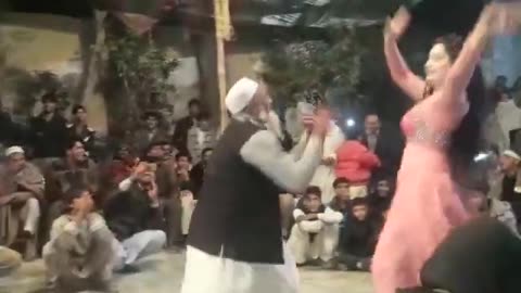Budhe ka kamal to dekha baap re aisa kabhi dekha nhi hoga