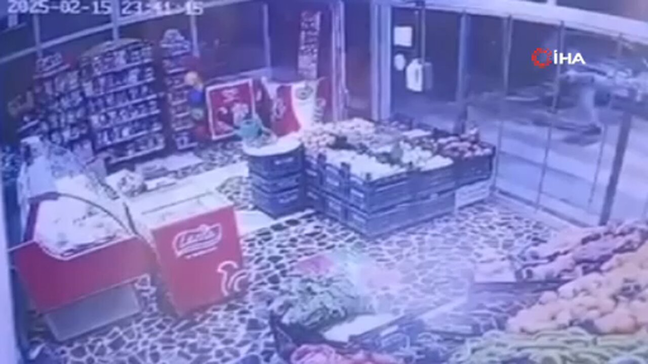 Elazığ'da bıçaklı kavga güvenlik kamerasına yansıdı