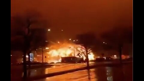 BREAKING VIDEO: Philly man is recording as plane crashed and explodes in Northeast Philadelphia