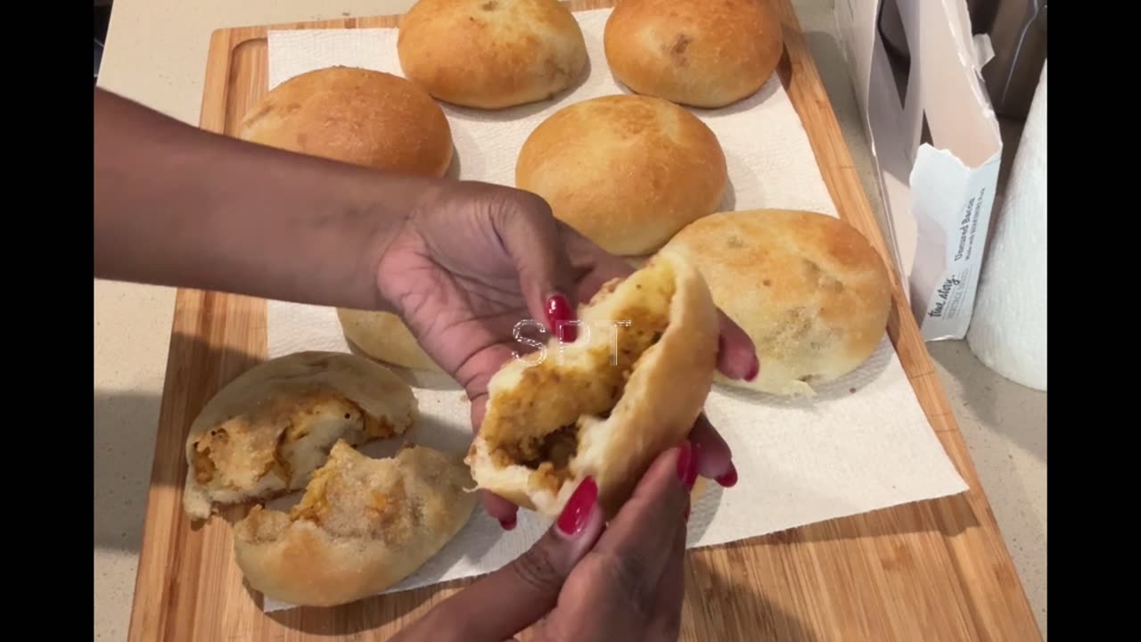 Cauliflower and potato curry - Stuffed Buns