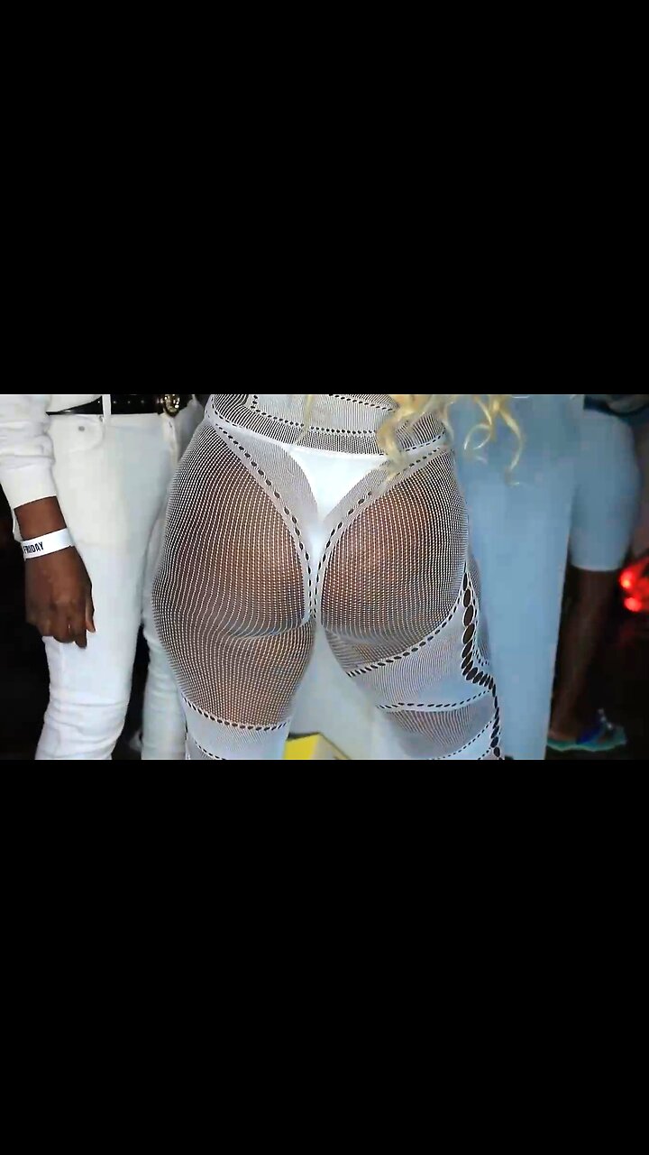 Transparent leggings with visible thong in public. See-through spandex. Sheer yoga pants. #148