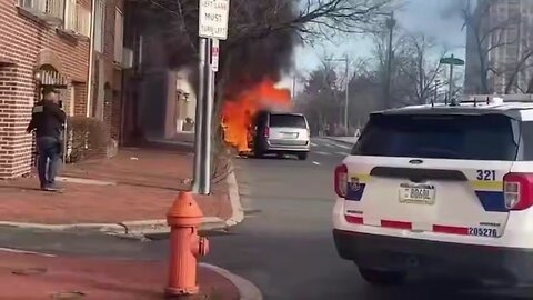 NEW: In Philadelphia, a minivan, reportedly belonging to ICE, has been set on fire. 🇺🇸