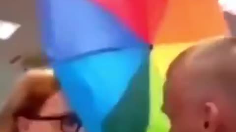 Father pulls up to school hosting ＂Drag Queen Story Time＂ to his Child