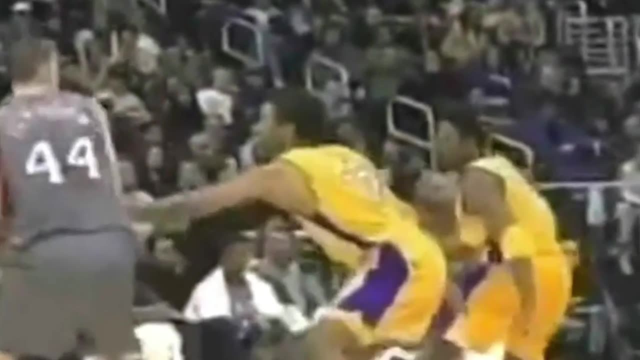 Stephon Marbury’s INSANE Reverse Alley-Oop Slam! 🏀🔥 #StephonMarbury #NBAHighlights