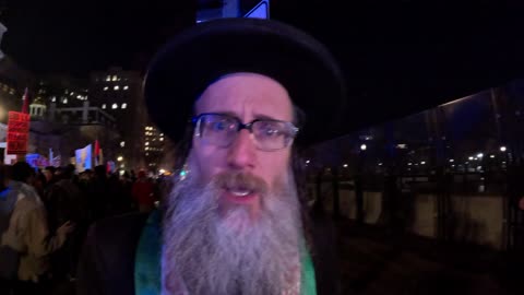 Rabbi Dovid Feldman protests against Netanyahu/Trump outside the White House.