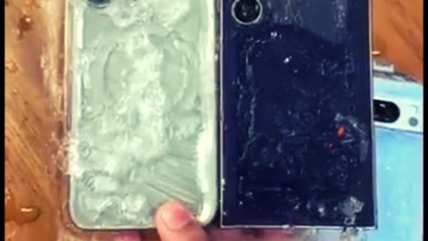 iPhone vs Android - FREEZING TEST 😱