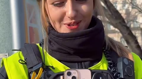 Arrest me please😍 Beautiful Policewoman #streetphotography