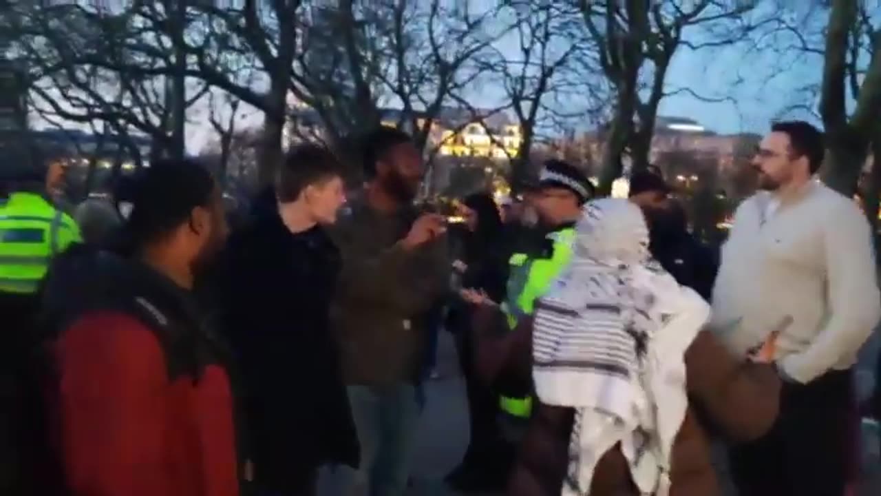 Christian reporting Siraj hate preacher to Police- speakers corner