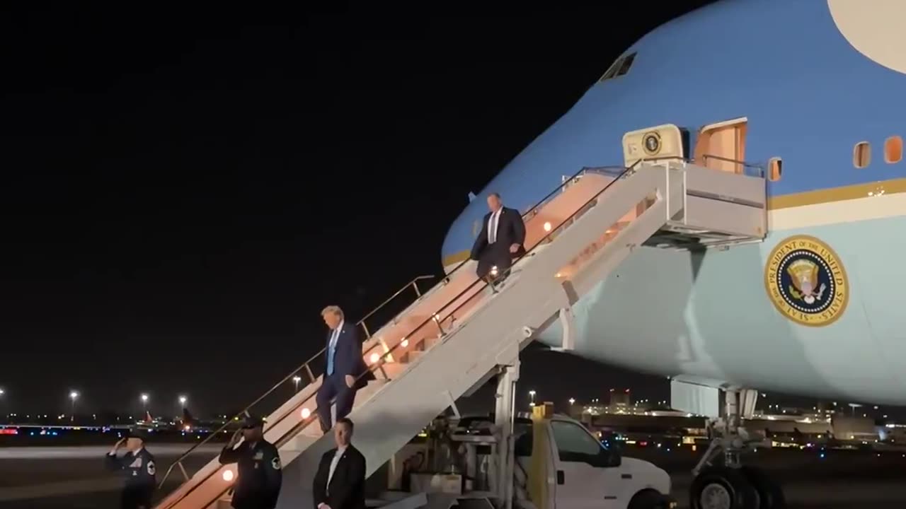 PRESIDENT TRUMP ARRIVES IN Palm Beach, FL