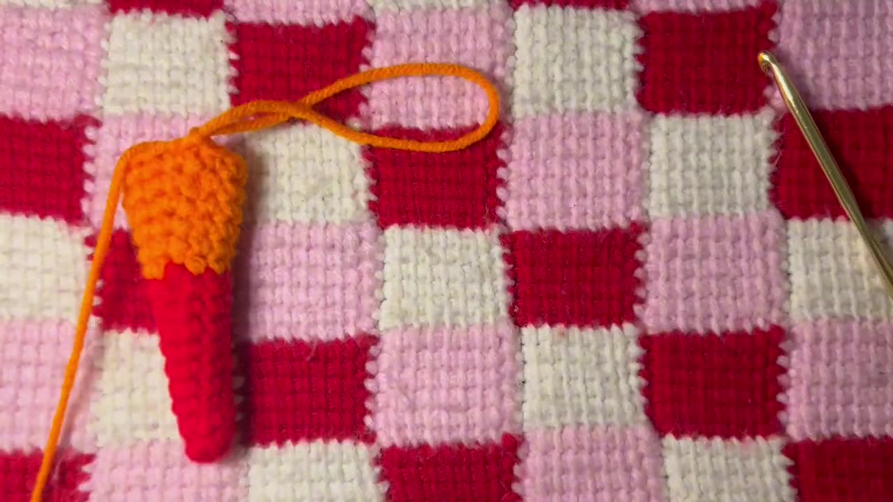 One row at a time ep 16 : Mystery project 1 Row 16