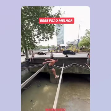 Juggling maniacs do parkour without limits - Total Emotion - 07