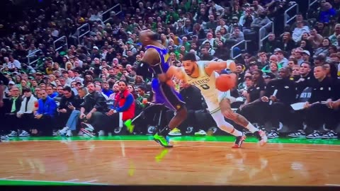 Lebron James Dramatically Falls to the Ground When His Beard Is Lightly Grazed