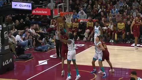 Mobley POWERS Through for the And-1! Cavs Hunt for 2nd 10-Game Streak