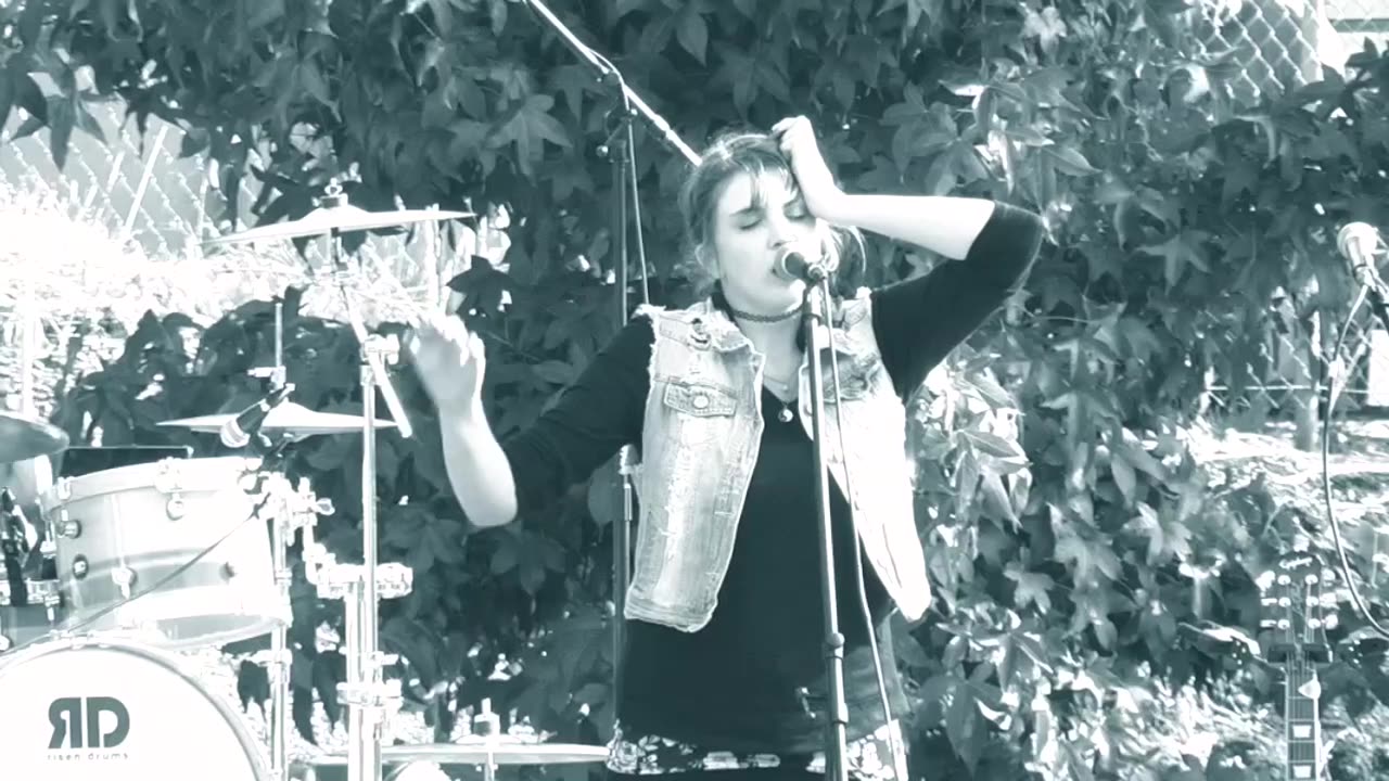 Desole - Moving On (Christian/Rock) Live